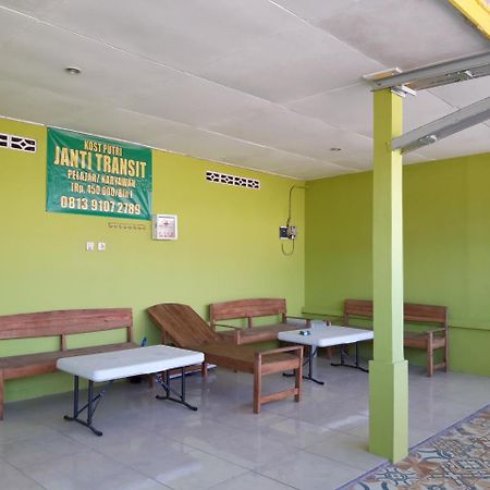 Janti Transit Room Syariah Maguwo Экстерьер фото
